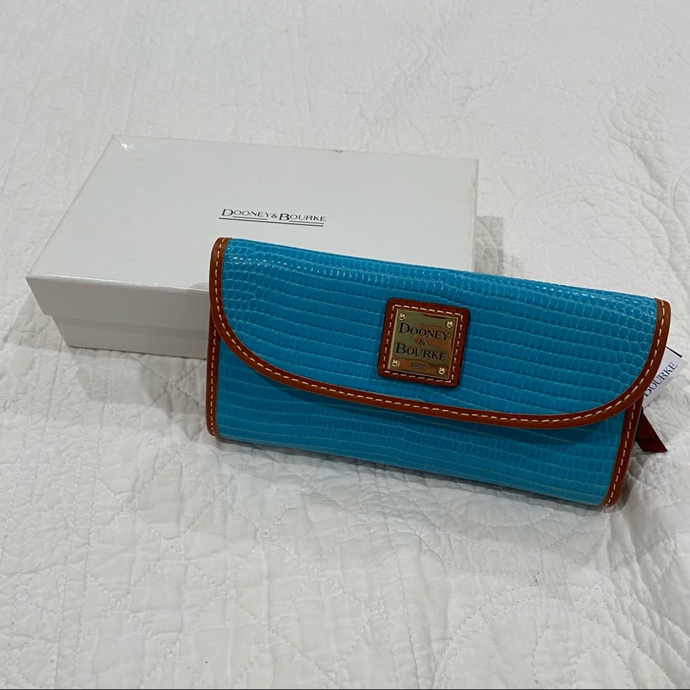 Dooney & Bourke Continental Clutch Wallet (Embossed Lizard)